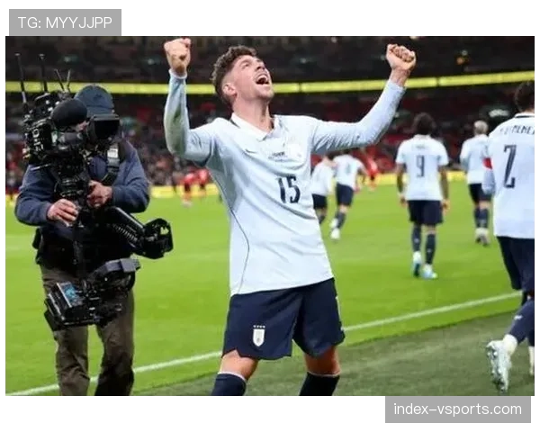 巴尔韦德国家队点射绝平，俱乐部红牌与国家队长表现对比鲜明